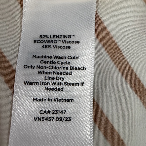 Talbots Cream and Tan Chevron Short Sleeve Blouse - Picture 6 of 7